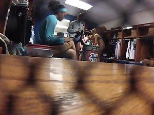 Long spy video inside female locker room Picture 5