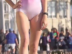 Glimpse of cameltoe spotted during a photoshoot Picture 1