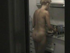 Peeping on a naked neighbor cooking Picture 4