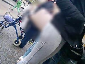 Bad voyeur spotted by two teen girls Picture 5