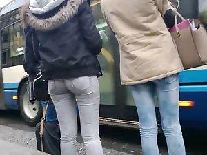 Bad voyeur spotted by two teen girls Picture 7