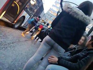 Bad voyeur spotted by two teen girls Picture 8