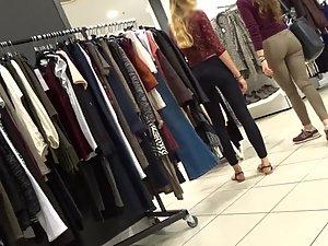 Slim blonde with messy hair is browsing the clothes store Picture 6