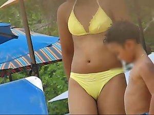 Dark girl in a yellow bikini Picture 4