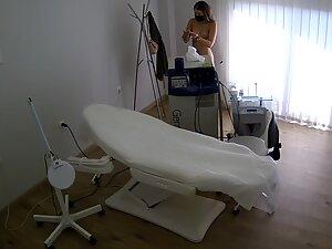 Spying on curvy girl during depilation Picture 8