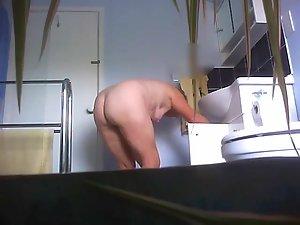 Naked mother spied after a shower Picture 6