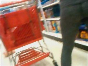Hot ass of a gorgeous shopper Picture 3