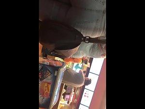 Inspecting a hot ass in jeans while waiting Picture 4