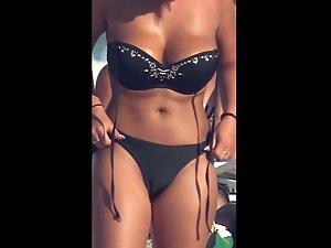 Voyeur zoom on hot cameltoe in black bikini Picture 4