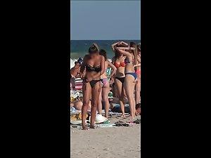 Voyeur zoom on hot cameltoe in black bikini Picture 6