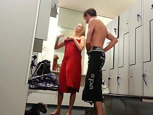 Hipster couple undressing in unisex locker room Picture 8