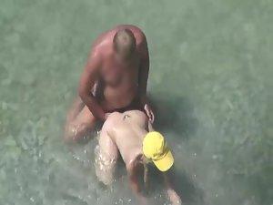 Spying on doggy style sex in the water Picture 3