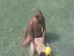 Spying on doggy style sex in the water Picture 4