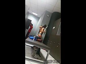 Spying on fit sexy milf in the gym locker room Picture 4