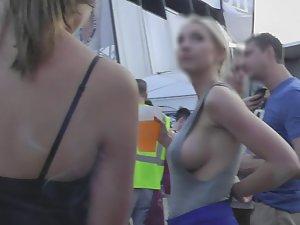 Big sideboob of hot party girl Picture 1