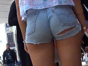 Stunning ass in torn shorts Picture 4