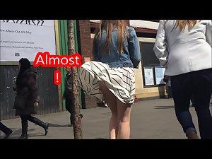 Wind accidentally shows teen ass in upskirt Picture 3