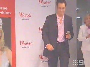 Model girl lost her dress on a catwalk Picture 8