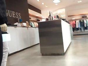 Sexy clothing store attendant Picture 4