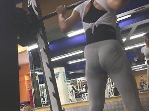 Squats made her buttocks extremely hard Picture 2