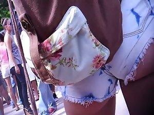 Voyeur got real close to her buttocks Picture 6