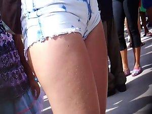 Voyeur got real close to her buttocks Picture 7