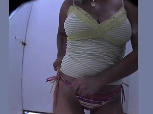 Plump woman's tits spied in the cabin Picture 5