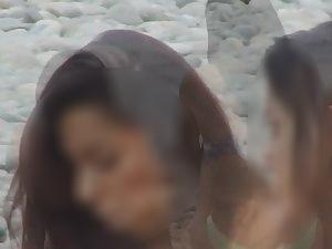 Hot teens do selfies on the beach Picture 3