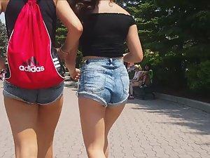 Sweet teen friends in matching outfits Picture 2