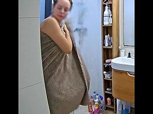 Spying on naked girl singing and dancing in shower Picture 2