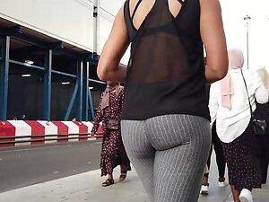 Soft butt cheeks wiggle in tight leggings Picture 3