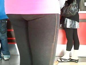 Waiting behind a butt in tight pants Picture 6