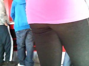 Waiting behind a butt in tight pants Picture 8