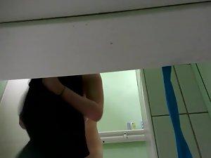 Saggy tits of a babe in the pool cabin Picture 2