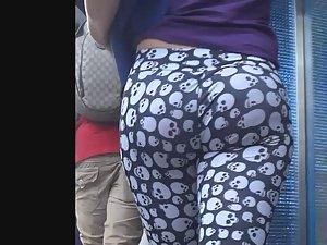 Dangerous ass with skulls on tights Picture 5