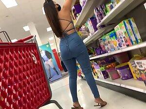 Checking out milf's massive booty in jumpsuit Picture 8