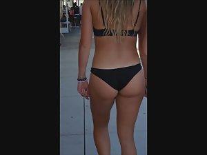 Hypnotic ass in black thong bikini Picture 3