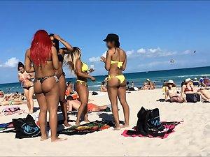 Group of ebony girls with big tattooed butts Picture 2