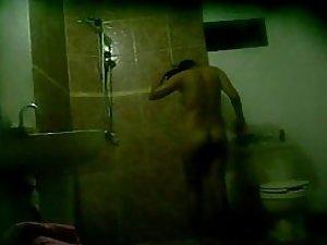 Spying her as she showers Picture 1