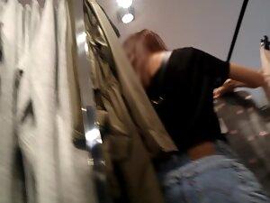 Quick but worthy upskirt in clothes shop Picture 1