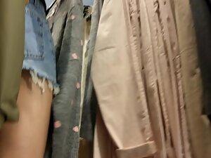 Quick but worthy upskirt in clothes shop Picture 6