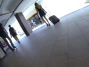 Upskirt while she carries a suitcase Picture 2
