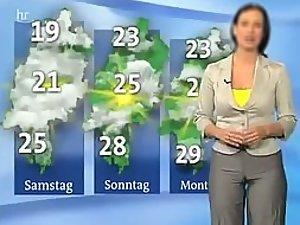 Weather girl got a nice cameltoe Picture 1