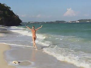 Young model shows everything on the beach Picture 6