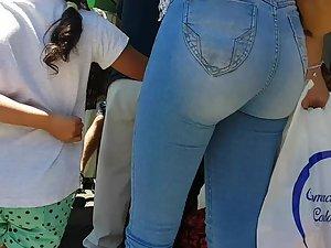 Sexy milf got amazing ass in jeans Picture 7