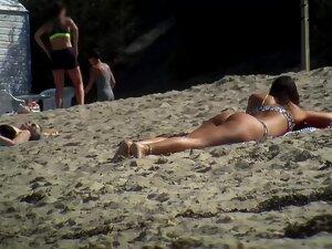 Tantalizing ass gets sexier during sunbathing Picture 4