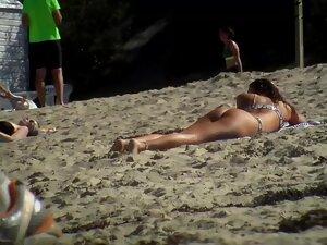 Tantalizing ass gets sexier during sunbathing Picture 6