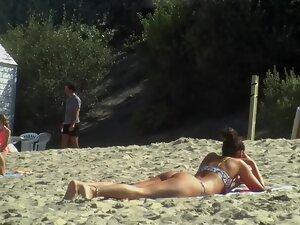 Tantalizing ass gets sexier during sunbathing Picture 8