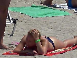 Hot girlfriend gets rubbed with lotion Picture 5