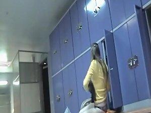 Hot women spied nude in the lockers Picture 4
